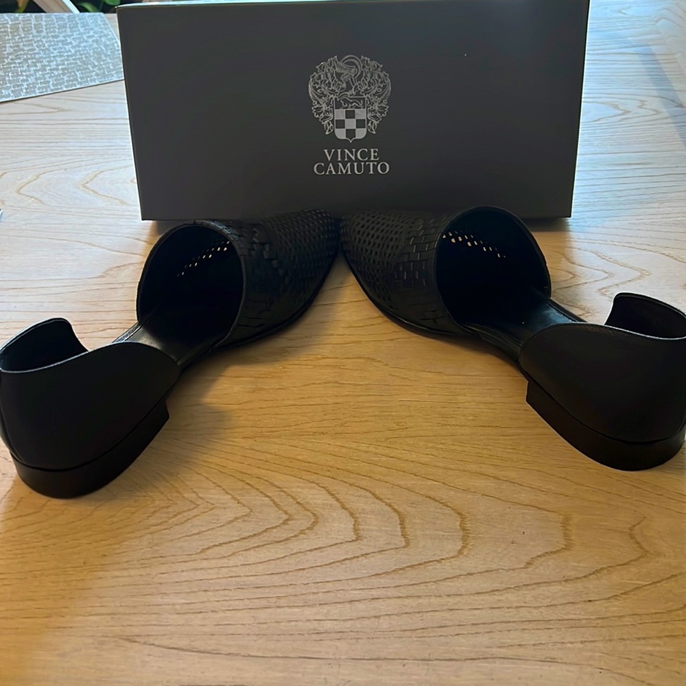 VINCE CAMUTO flats 🥿 black, soft silky grain shoe size 10!
